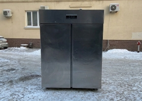 Б/в морозильна шафа Sagi 1400 л