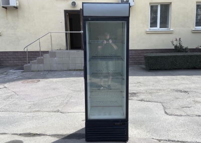 Б/в холодильна вітрина для напоїв